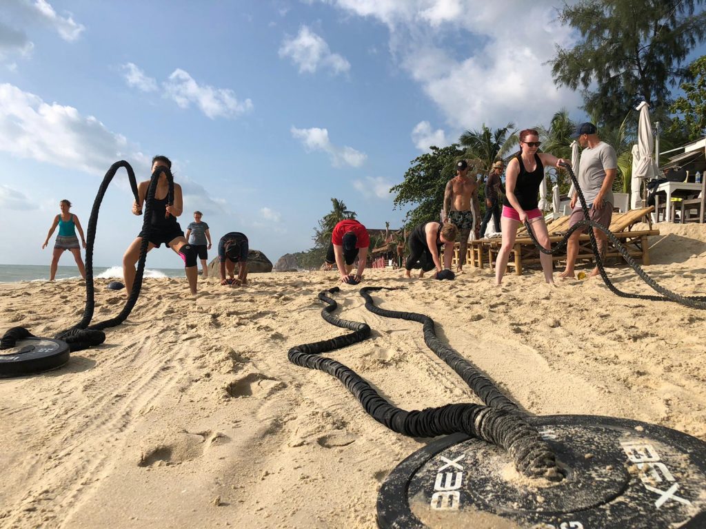 A fitness retreat means also waking up in the morning with a beach workout! ( And then eating a delicious breakfast afterwards on the beach )